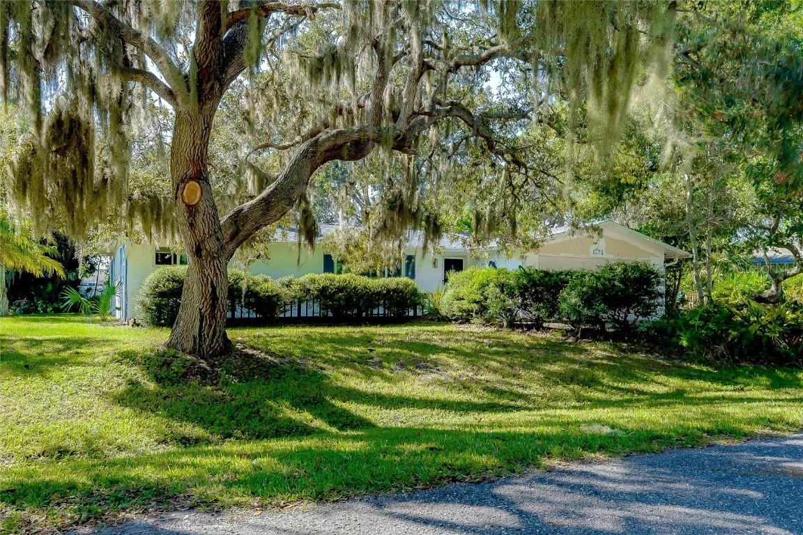 821 Azure Rd., Venice, FL 34293