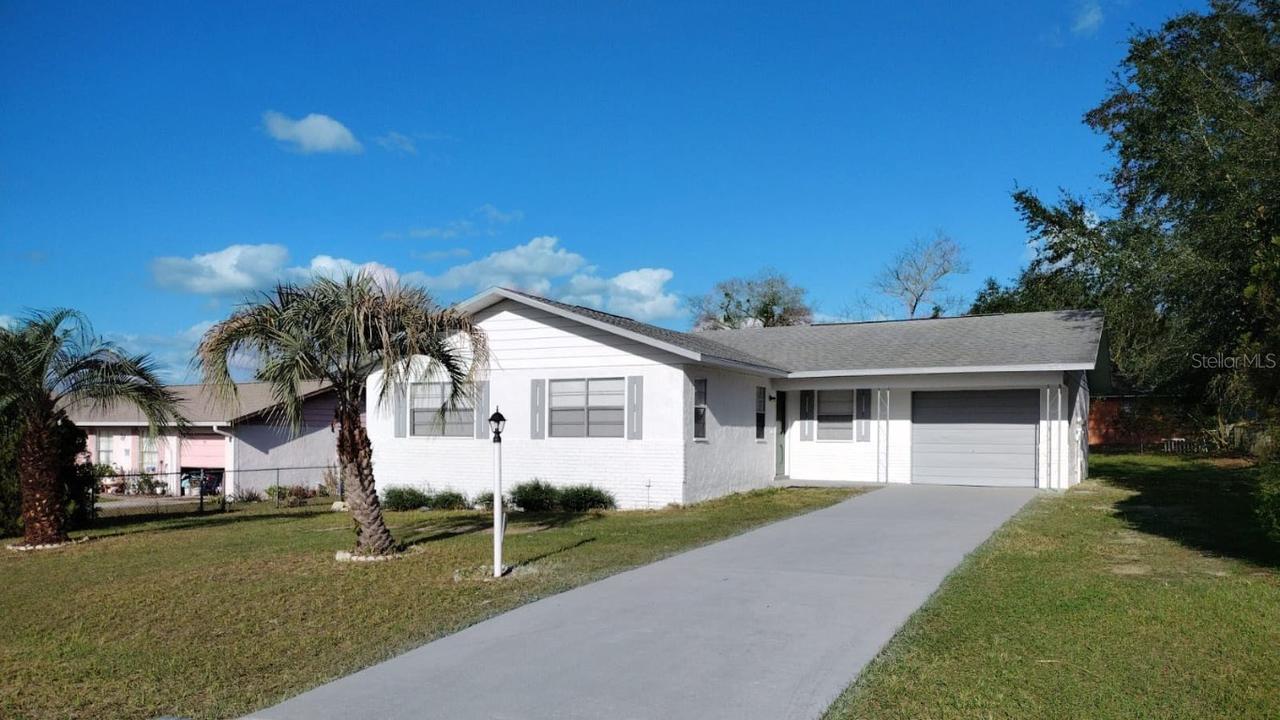 18 Palm Rd., Ocala, FL 34472
