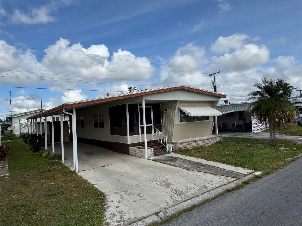 611 50th Avenue Dr., Bradenton, FL 34207