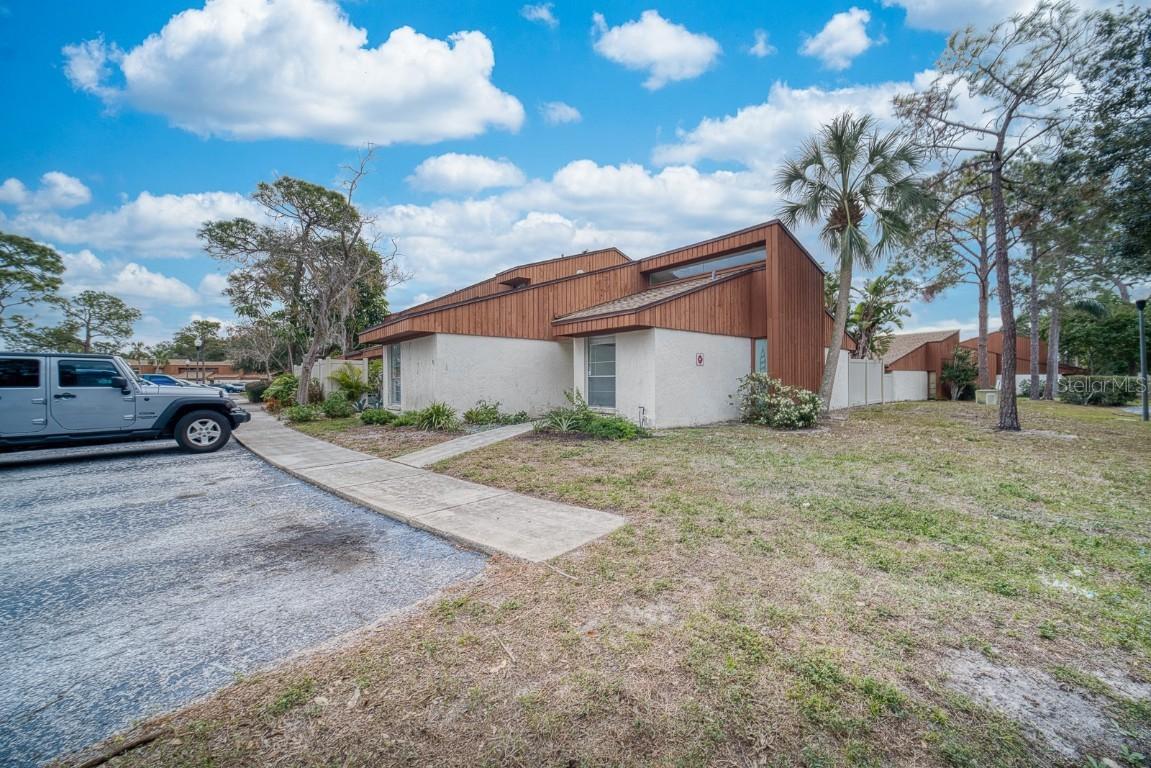 2066 Sunset Point Rd. #91, Clearwater, FL 33765