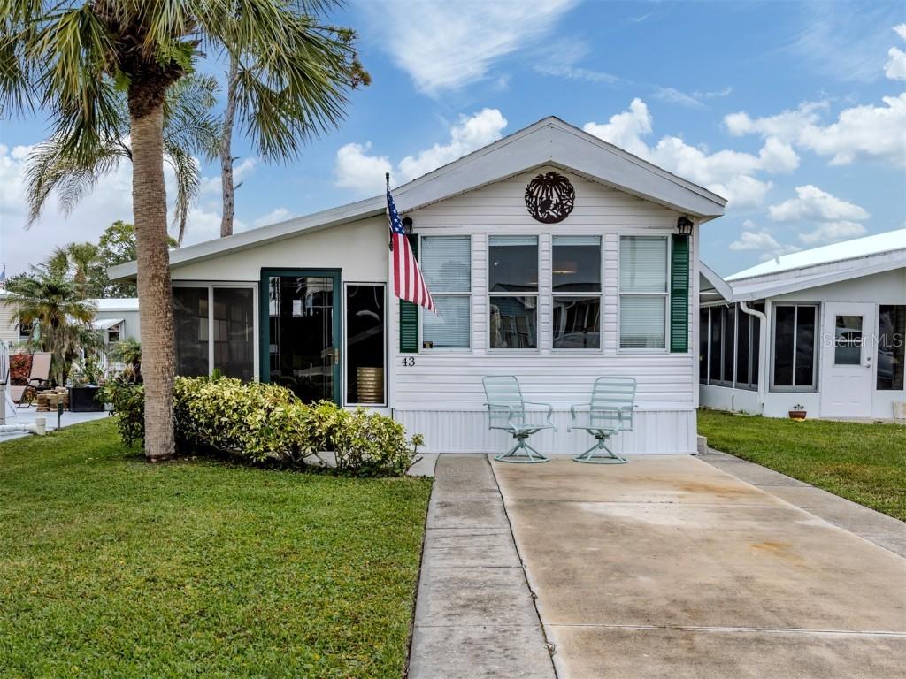 43 Crown Point Dr., Nokomis, FL 34275