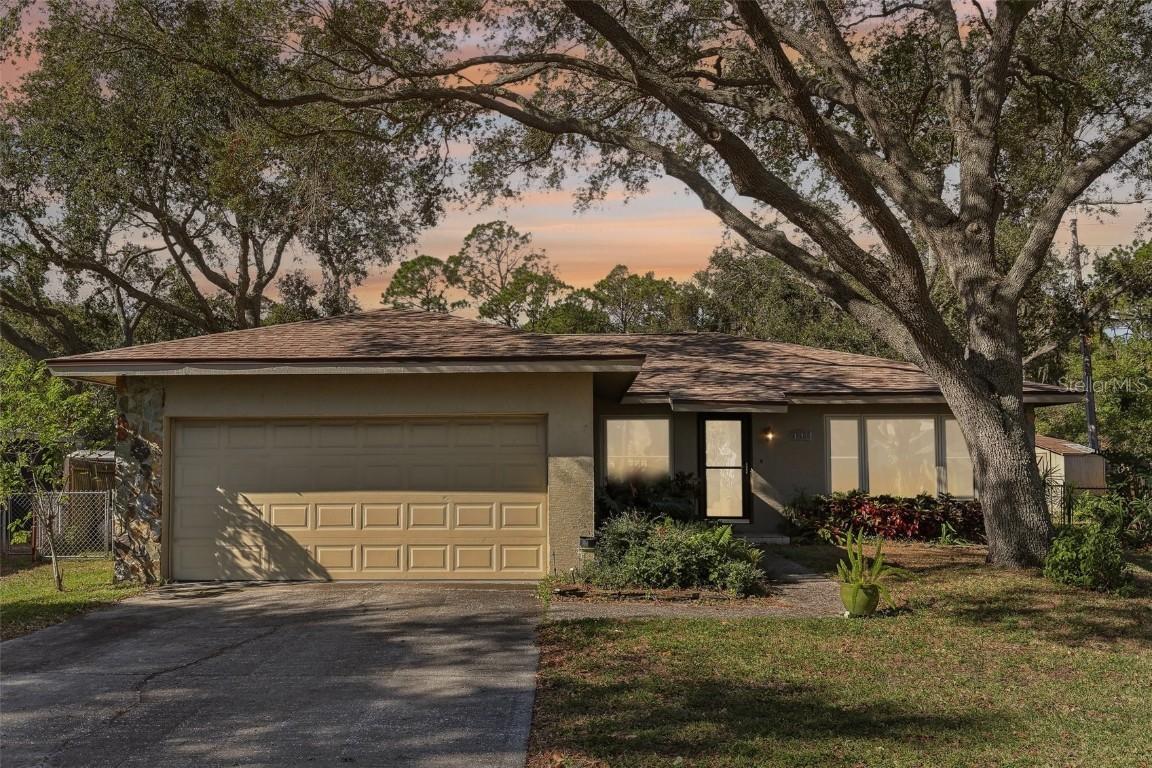 9790 Parkwood Ct., Seminole, FL 33777