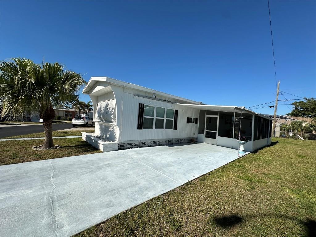 225 Outer Dr., Venice, FL 34285