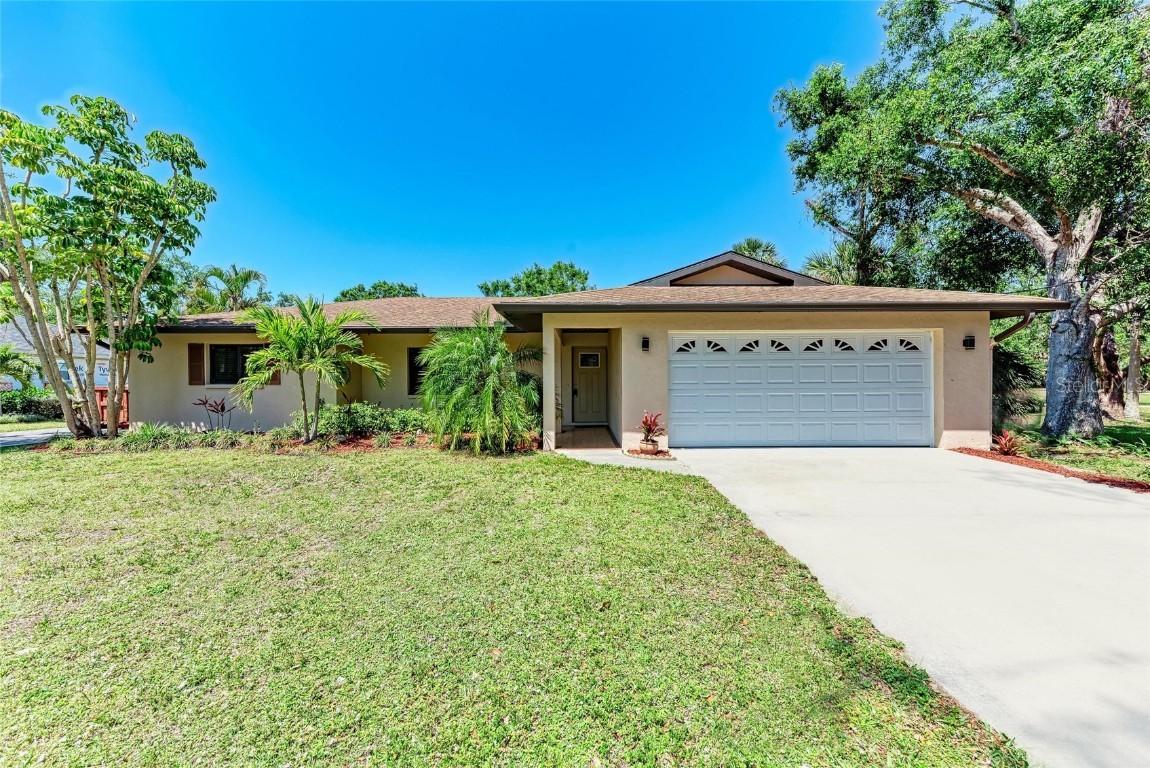 2641 Hyde Park St., Sarasota, FL 34239