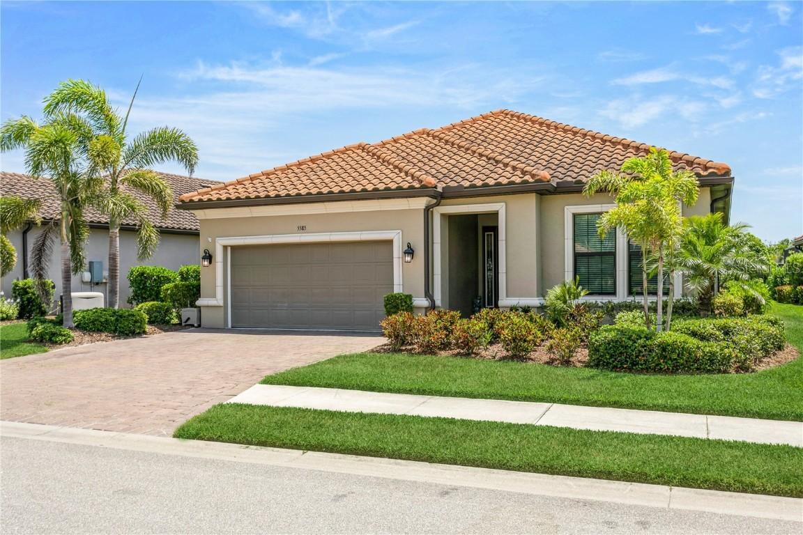 5585 Semolino St., Nokomis, FL 34275