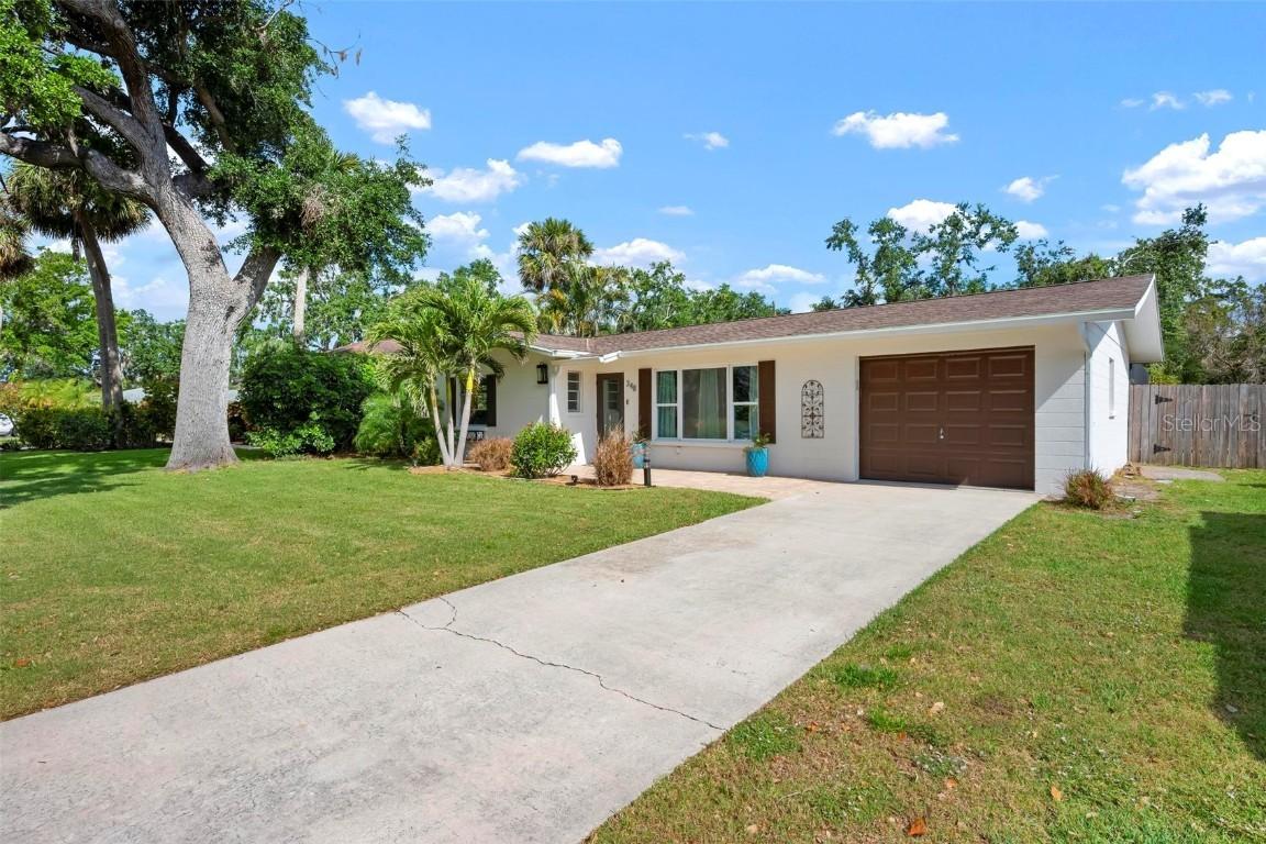 348 Dorchester Dr., Venice, FL 34293