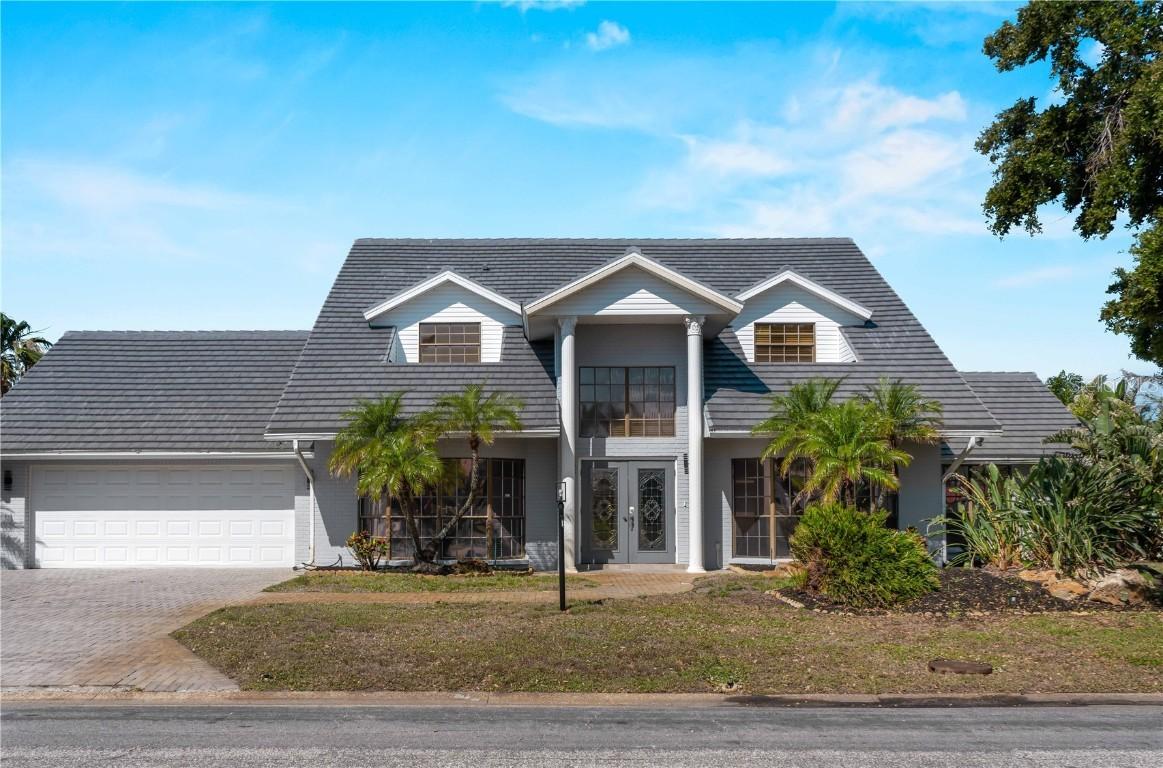 318 Oakwood Cir., Englewood, FL 34223
