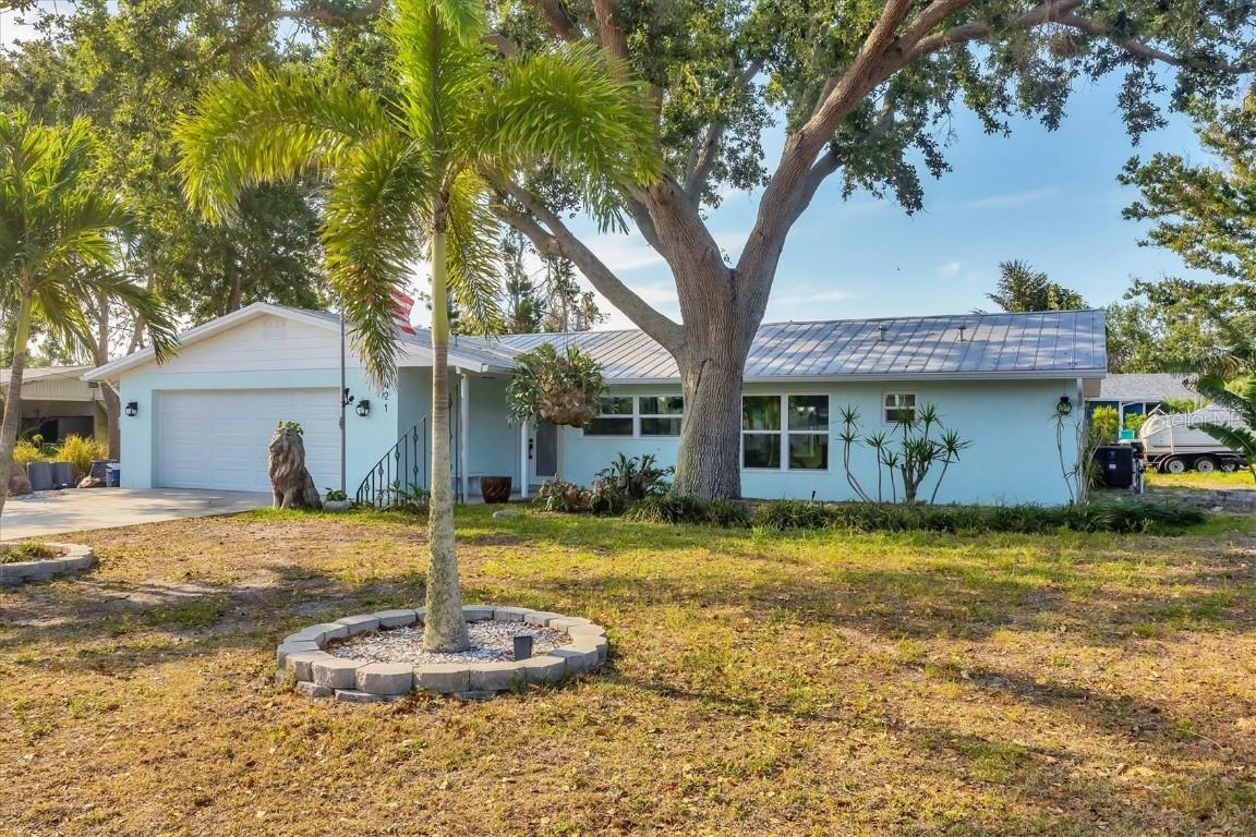 421 Blackburn Rd., Nokomis, FL 34275