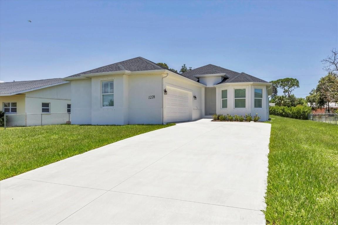 1228 Pineland Ave., Venice, FL 34285