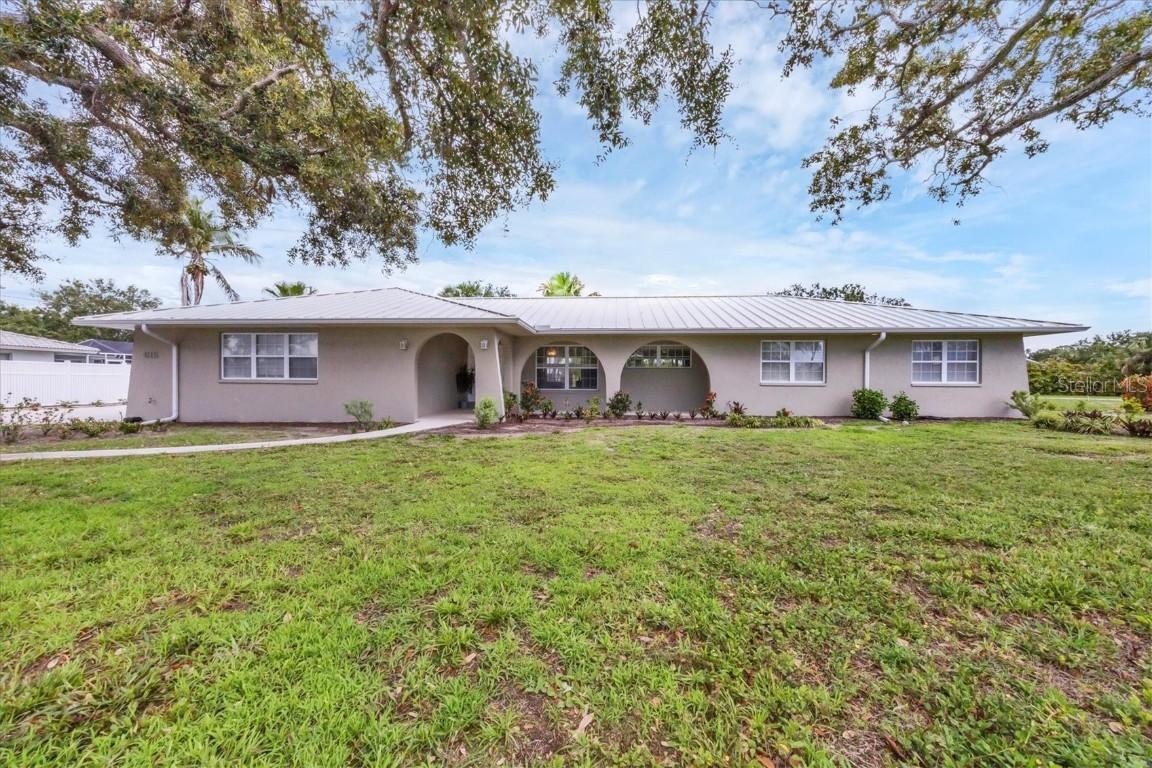 612 Bayshore Rd., Nokomis, FL 34275