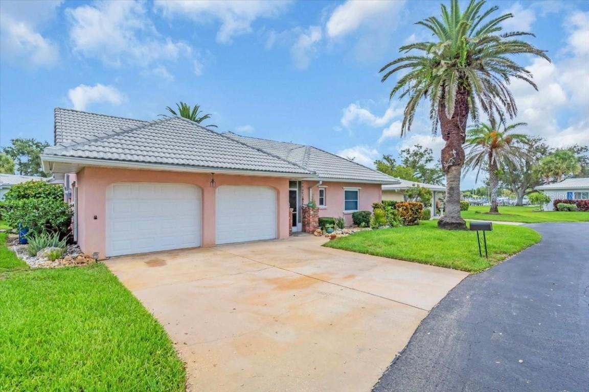16 Oakwood Dr., Englewood, FL 34223