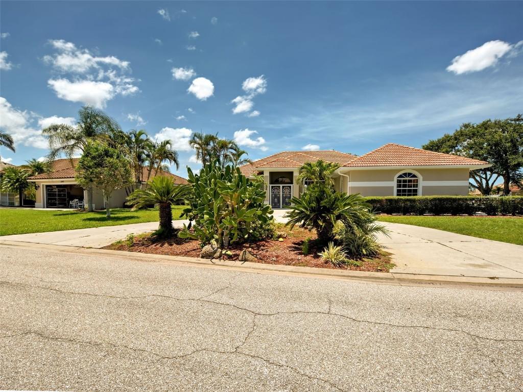 1136 Deardon Dr., Venice, FL 34292