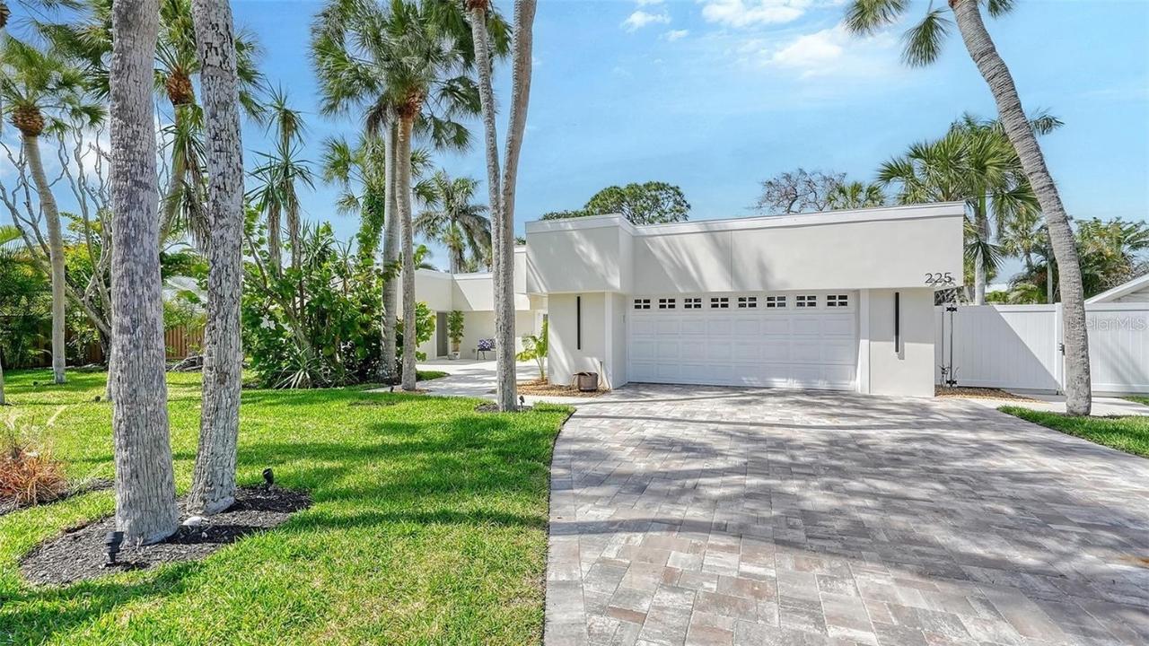 225 N Blvd Of The Presidents Blvd., Sarasota, FL 34236