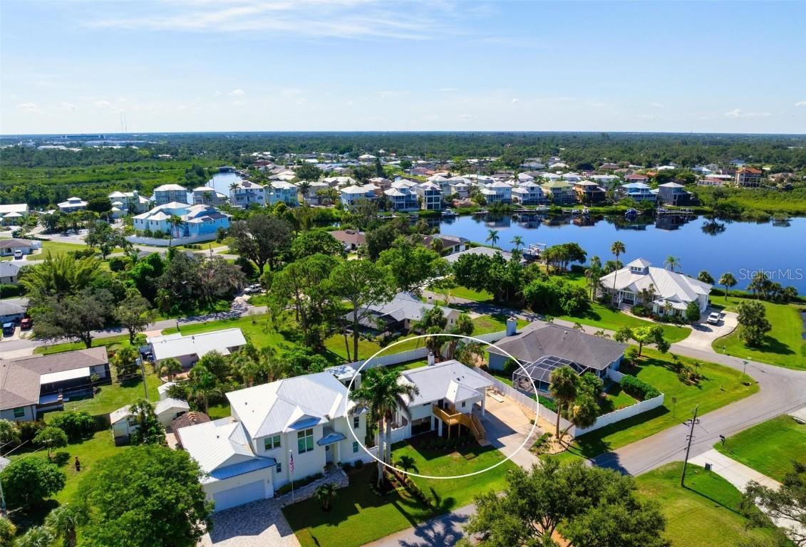 812 Garland Ave., Nokomis, FL 34275