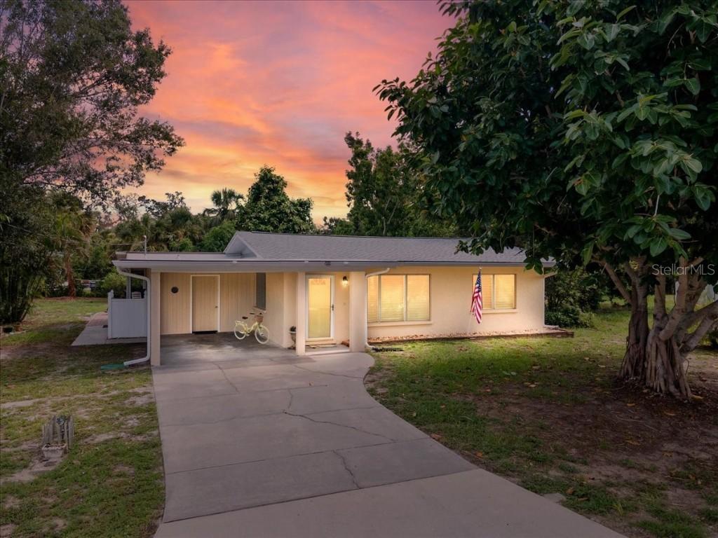 912 Hampton Rd., Nokomis, FL 34275