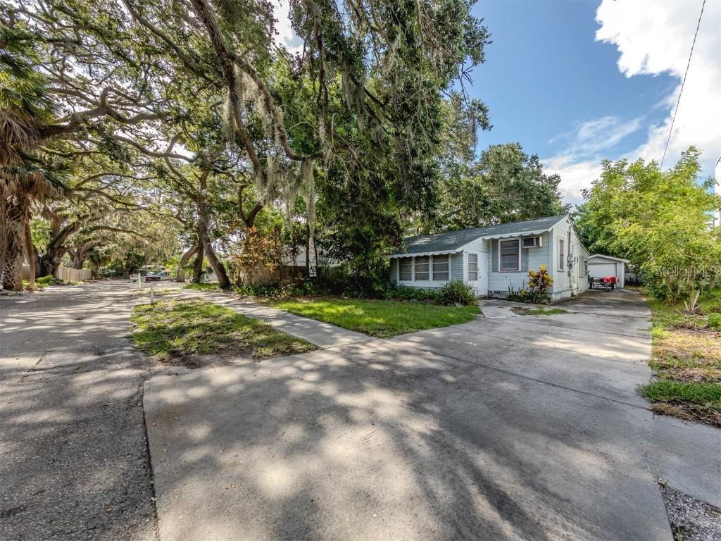 1740 Wisconsin Ln., Sarasota, FL 34239