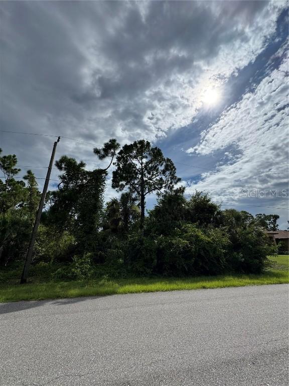 395 Ramblewood St., Port Charlotte, FL 33953