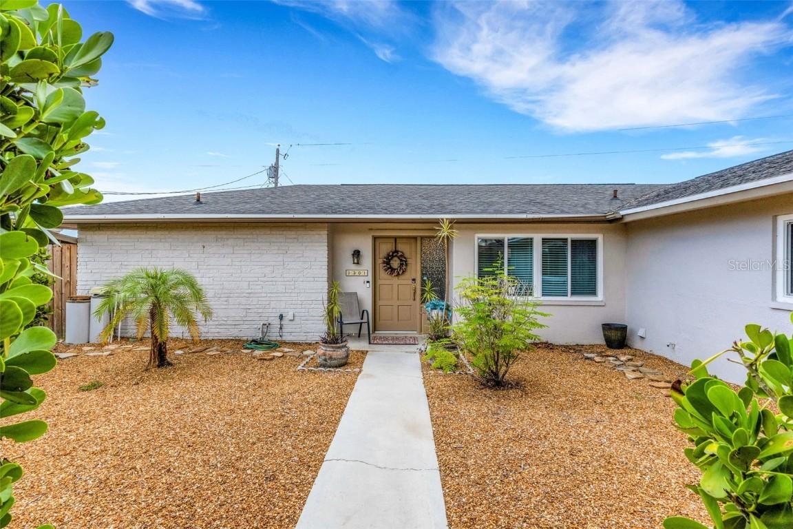 1301 Lakeside Dr., Venice, FL 34293