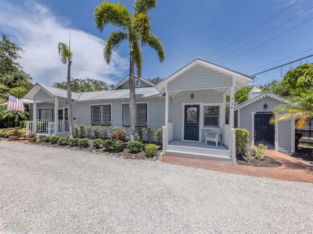 726 Eagle Point Dr., Venice, FL 34285