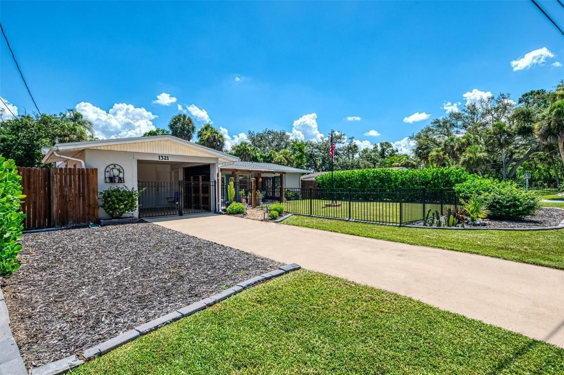1321 Groveland Ave., Venice, FL 34285