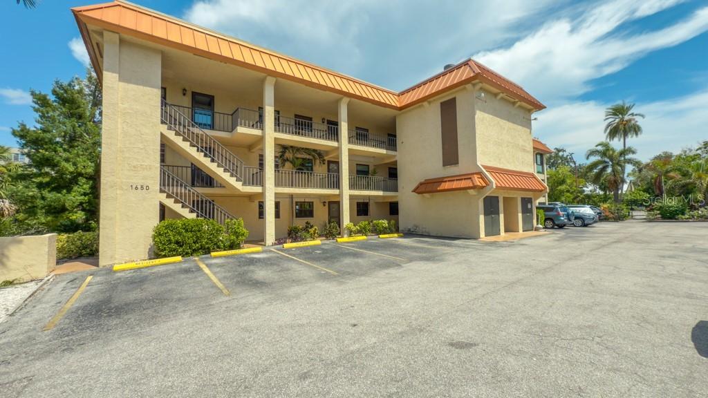 1650 Pine Tree Ln. #103, Sarasota, FL 34236