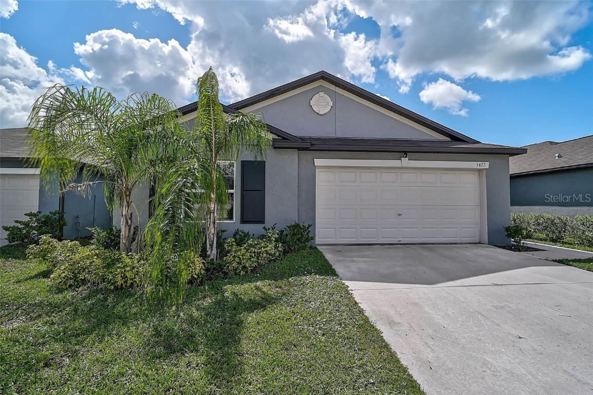 5472 Blue Azure Dr., Wimauma, FL 33598