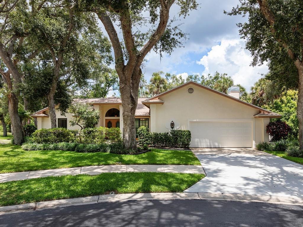 1622 Oak Cir., Sarasota, FL 34232