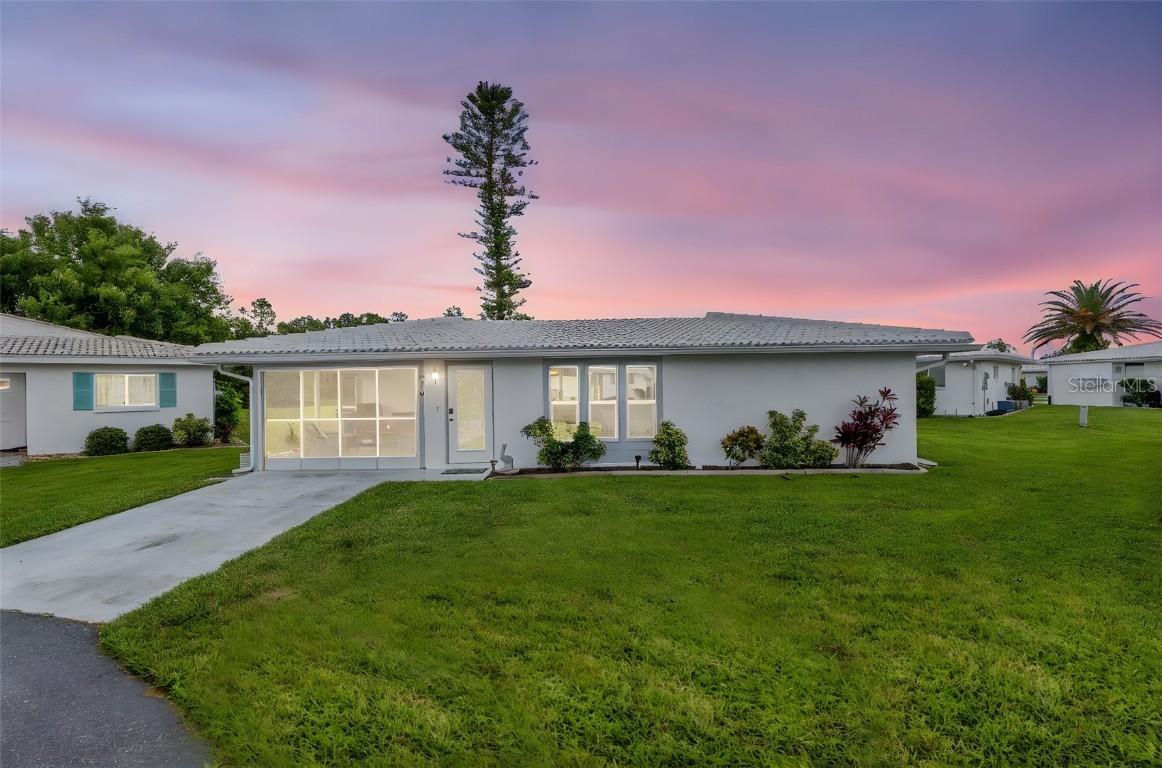 576 Circlewood Dr. #R-3, Venice, FL 34293