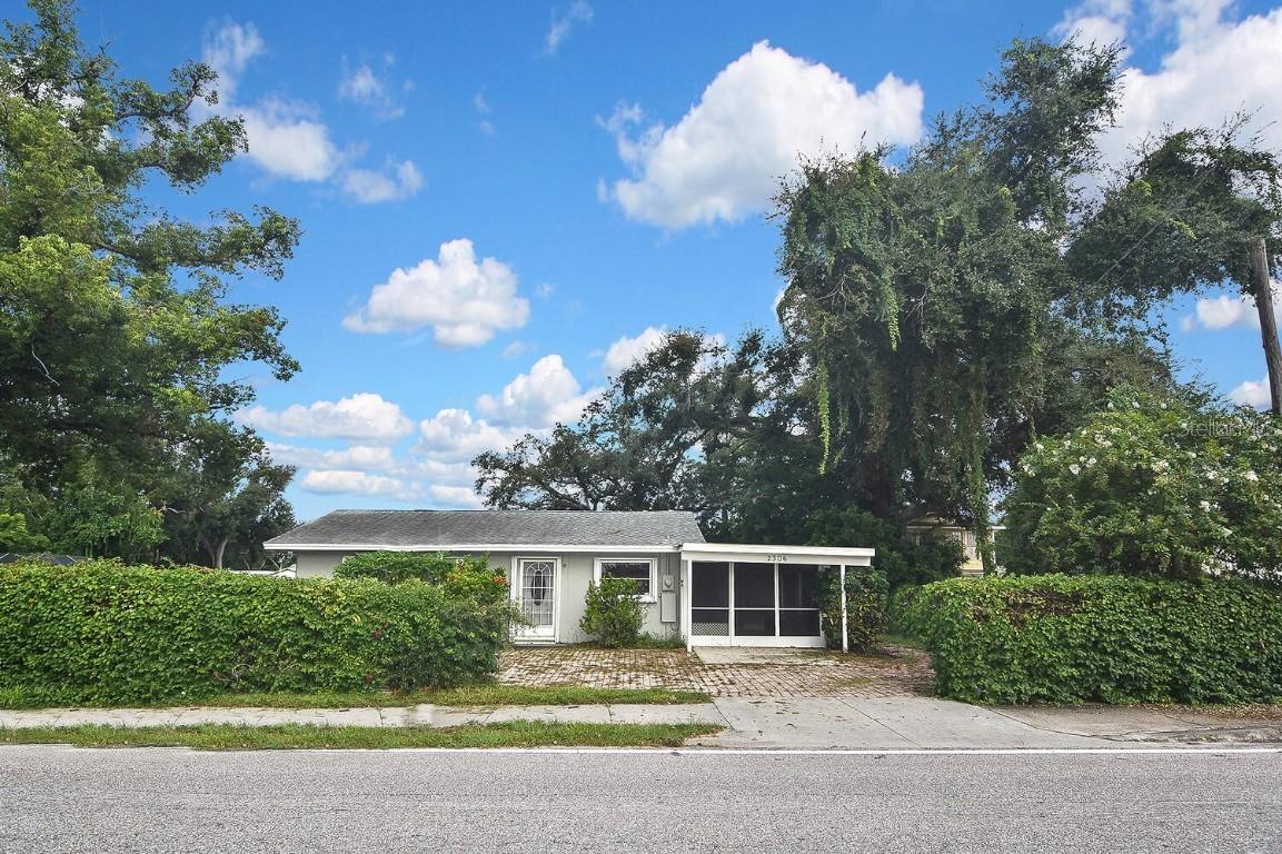 2306 9th St., Bradenton, FL 34208