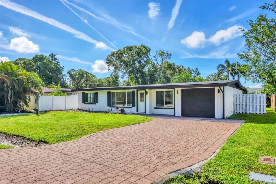 2334 Cadillac St., Sarasota, FL 34231
