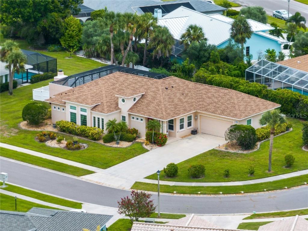 1062 Derian Pl., Nokomis, FL 34275