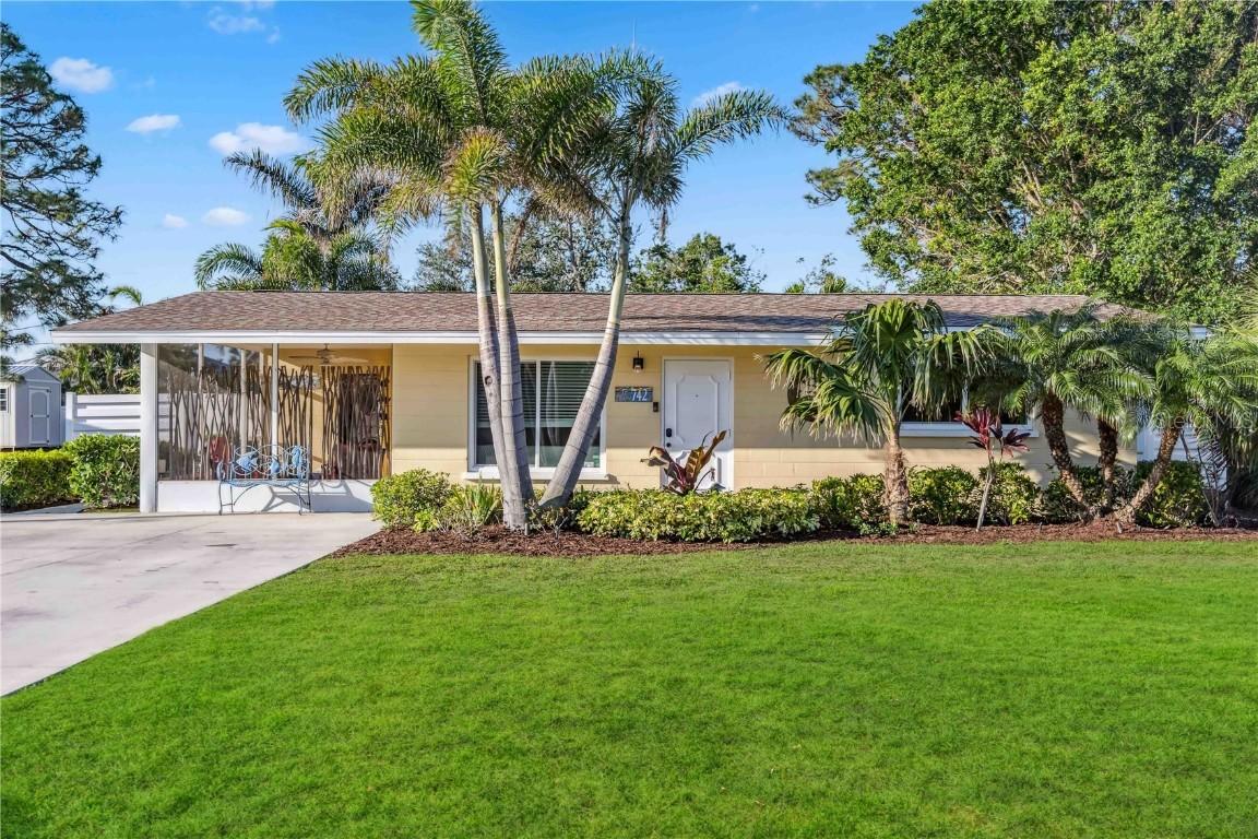 742 Golf Dr., Venice, FL 34285