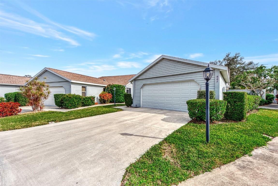 607 Ironwood Cir. #160, Venice, FL 34292