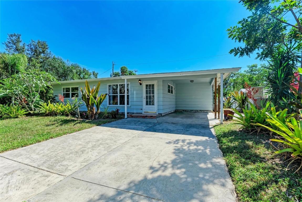 2998 Michigan St., Sarasota, FL 34237