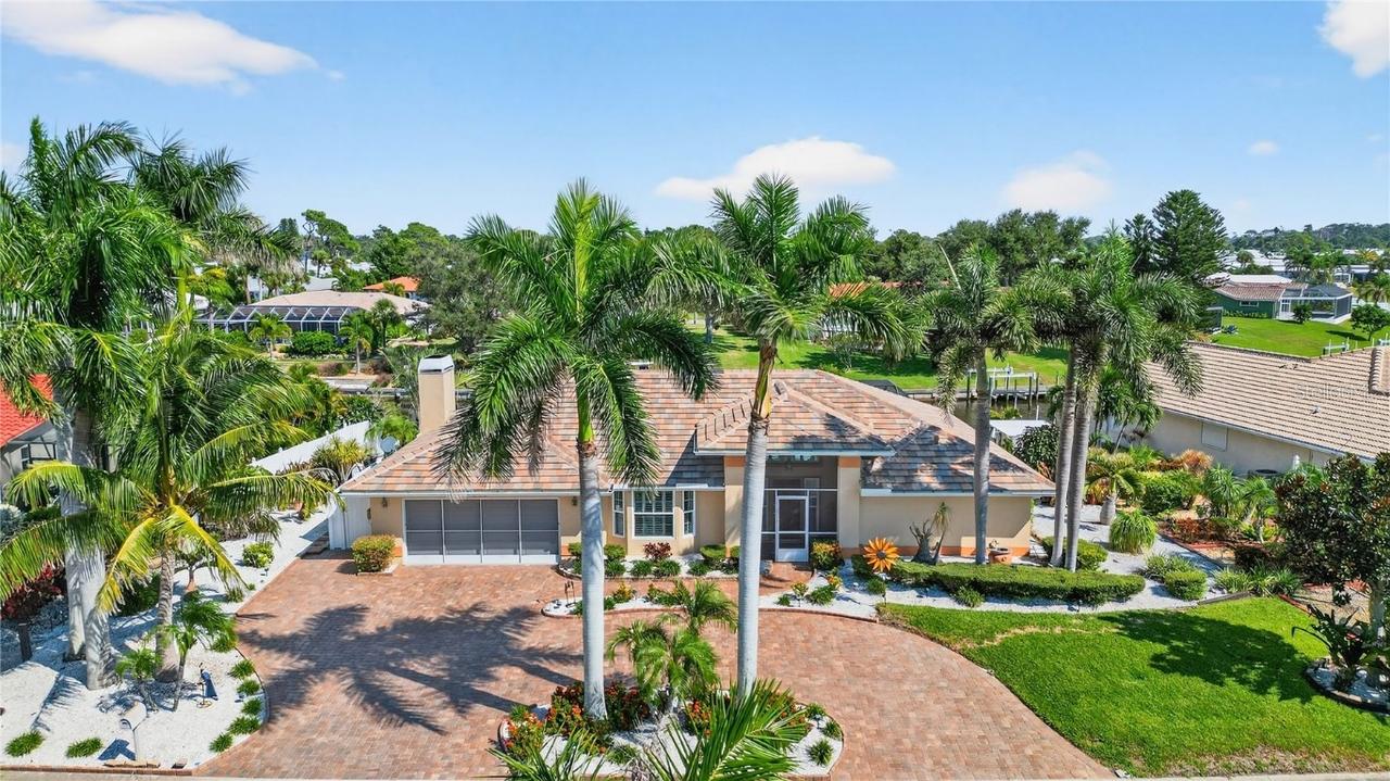 319 Oakwood Cir., Englewood, FL 34223