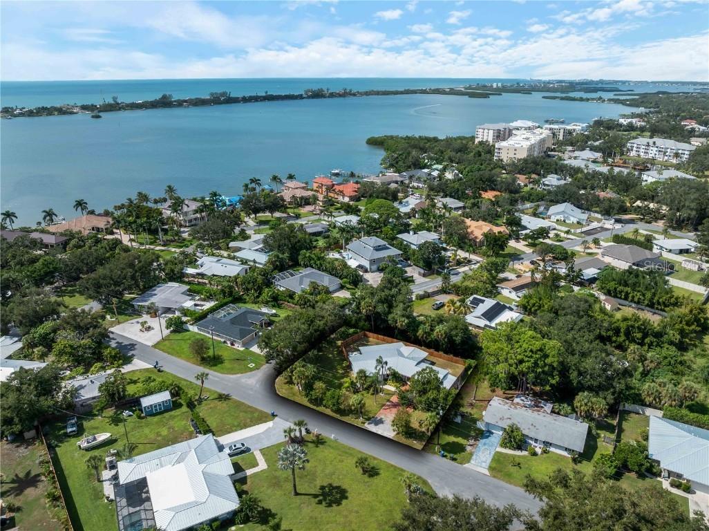 32 Bay Ave., Osprey, FL 34229