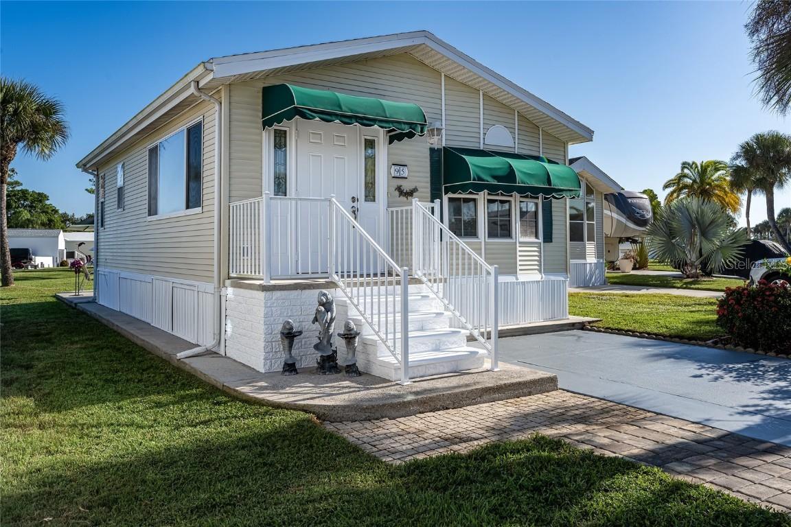 95 Bainbridge Dr., Nokomis, FL 34275