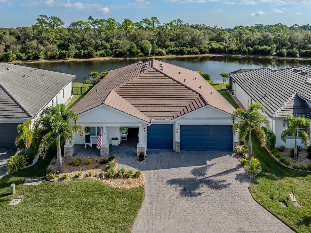 592 Mistiflower Cir., Nokomis, FL 34275