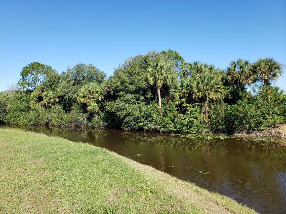 647 Naples Ave., Lehigh Acres, FL 33974