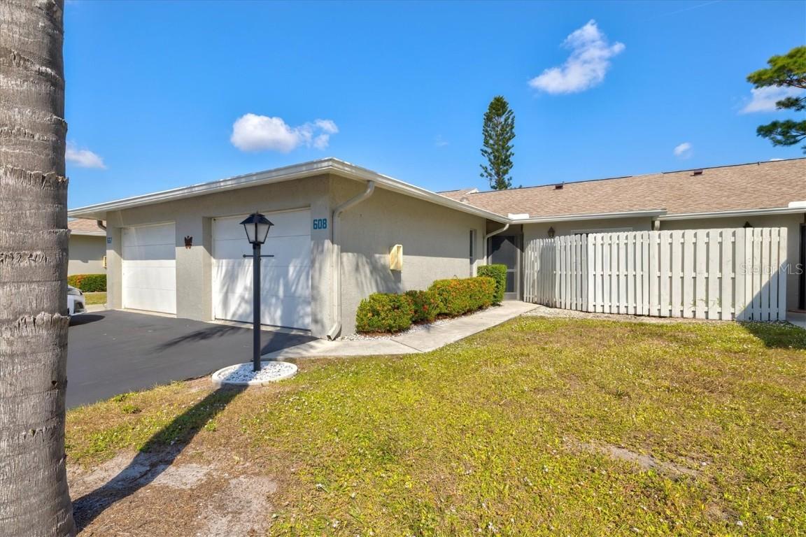 608 Pinebrook Crescent #8, Venice, FL 34285