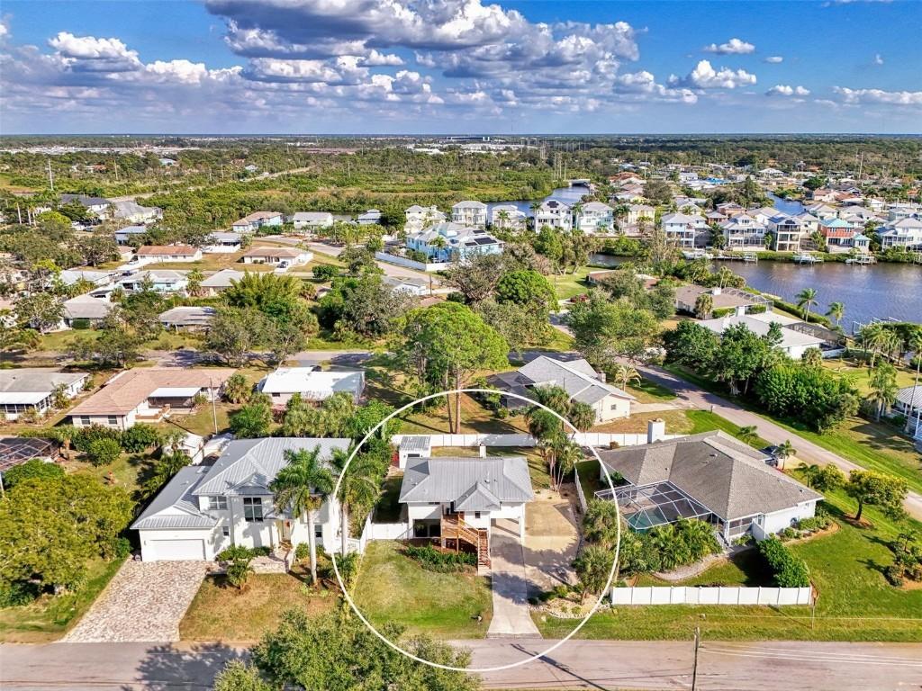 812 Garland Ave., Nokomis, FL 34275