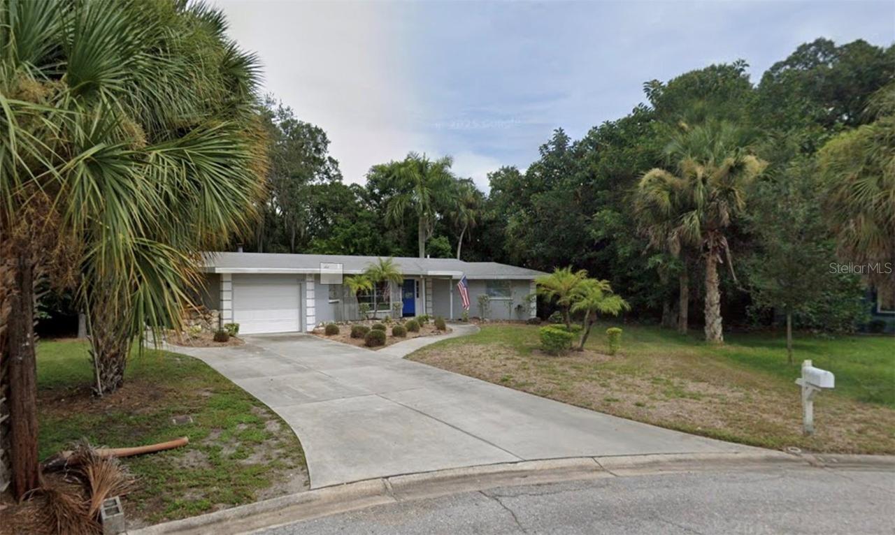 2132 Hyde Park Cir., Sarasota, FL 34239