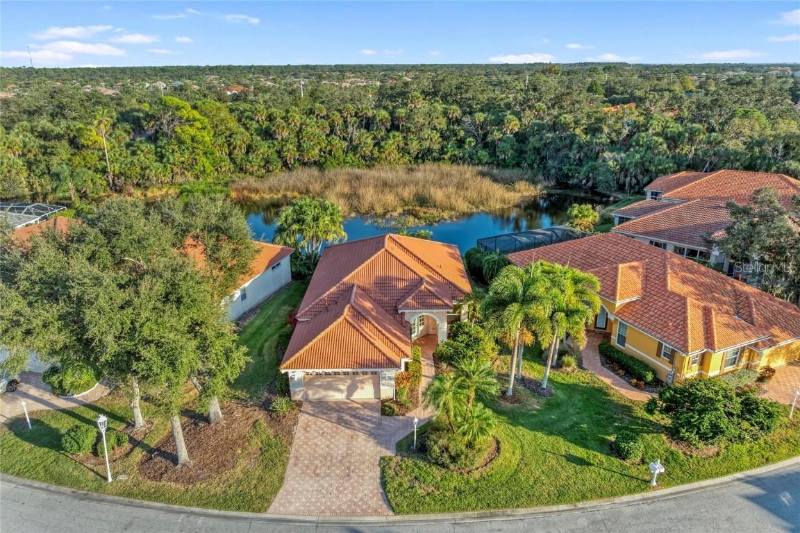 5098 Hanging Moss Ln., Sarasota, FL 34238