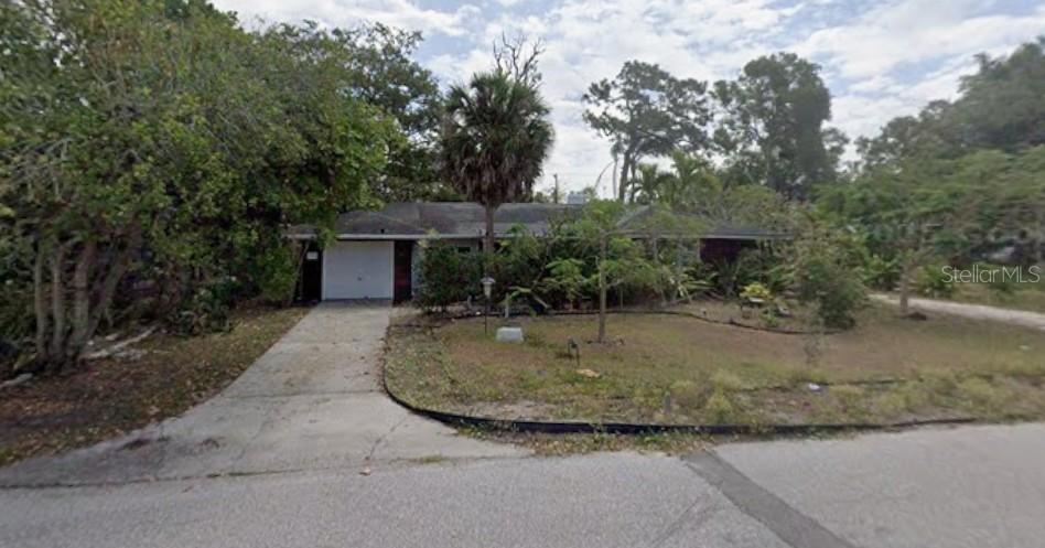3527 Honeysuckle Dr., Sarasota, FL 34239