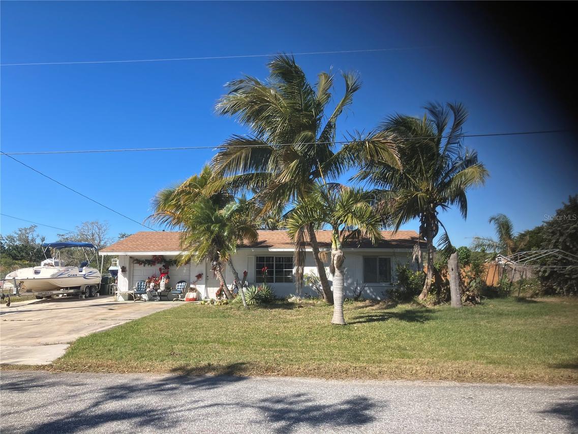 517 Ravenna St., Nokomis, FL 34275