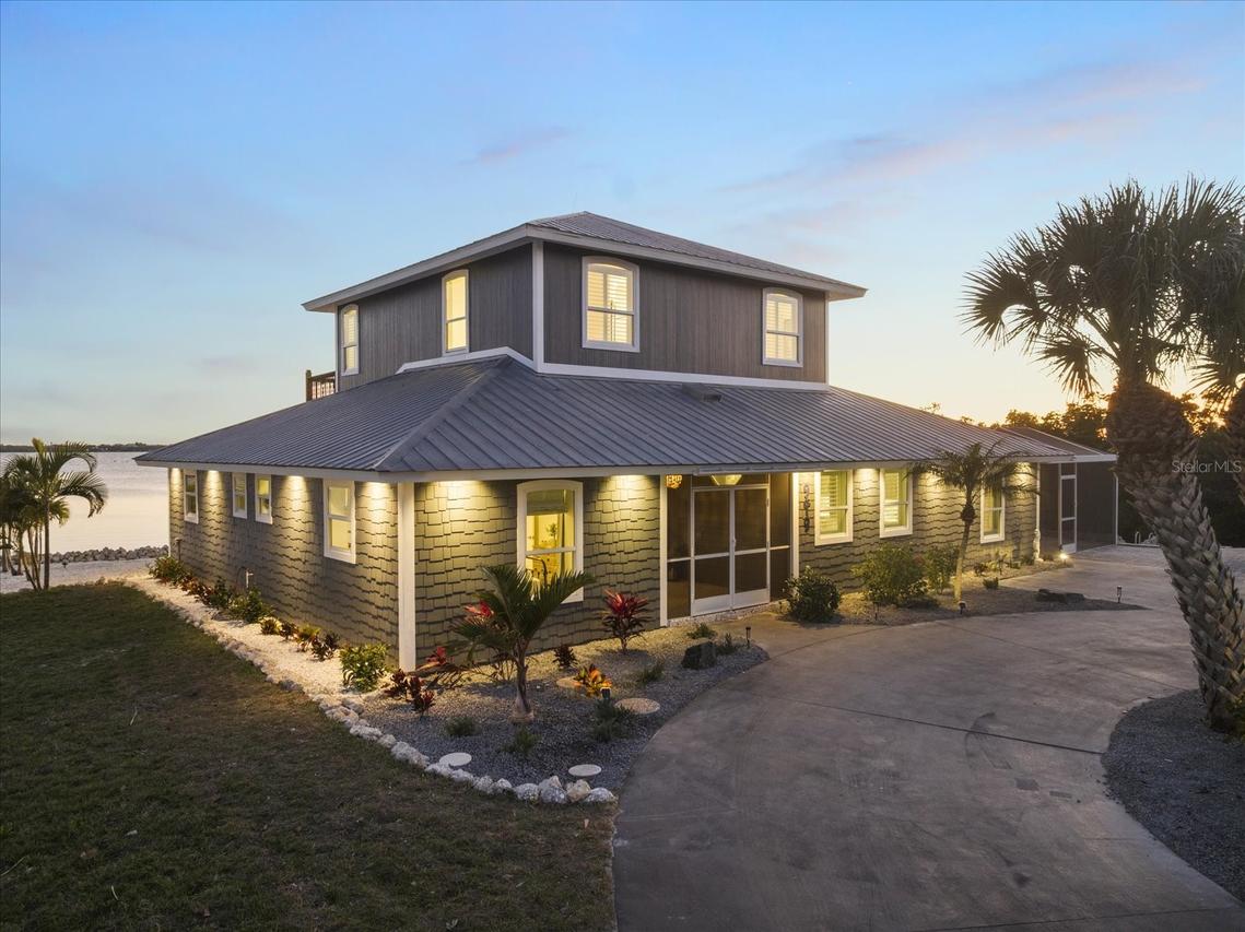 949 Suncrest Ln., Englewood, FL 34223