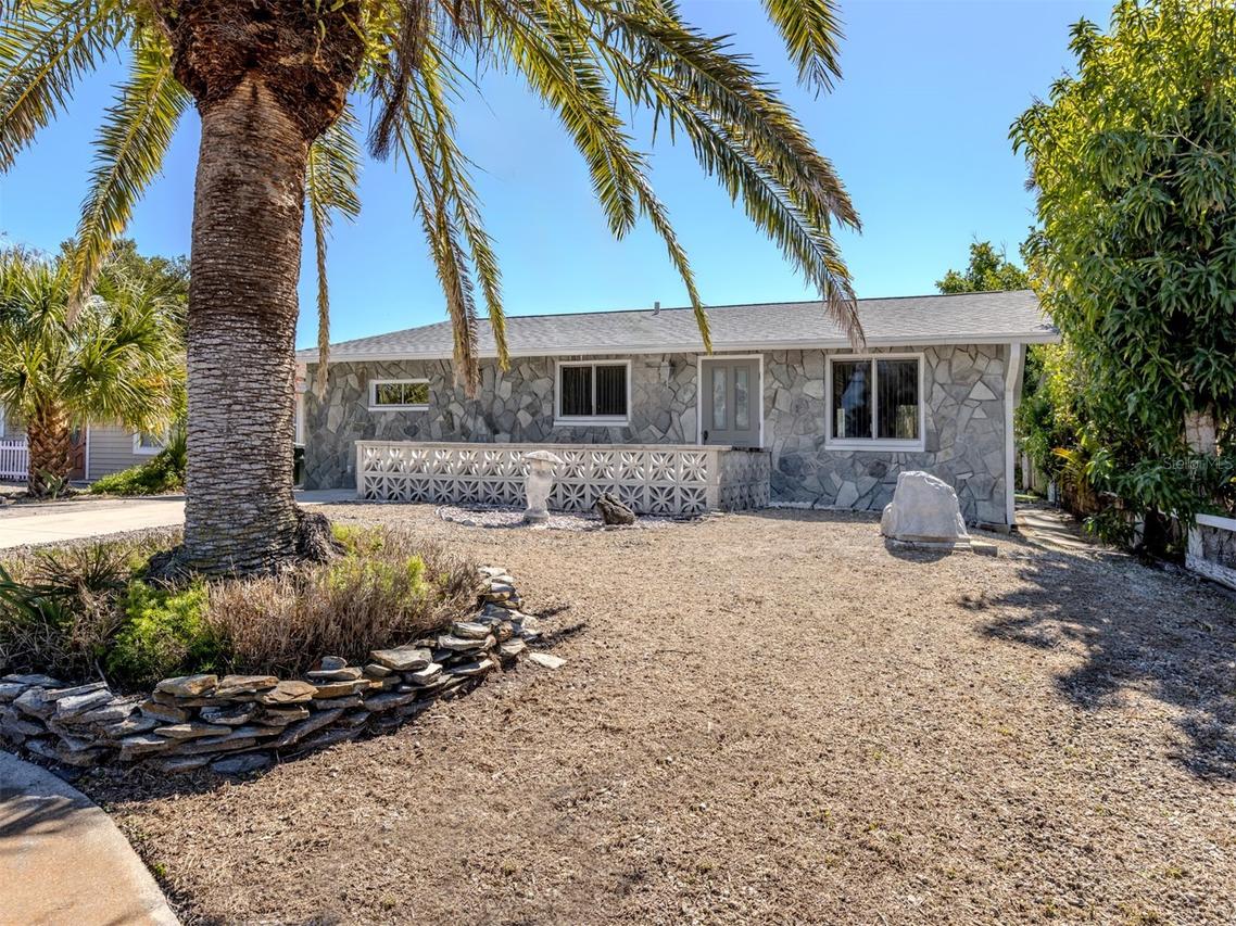 325 Palmetto Rd., Nokomis, FL 34275