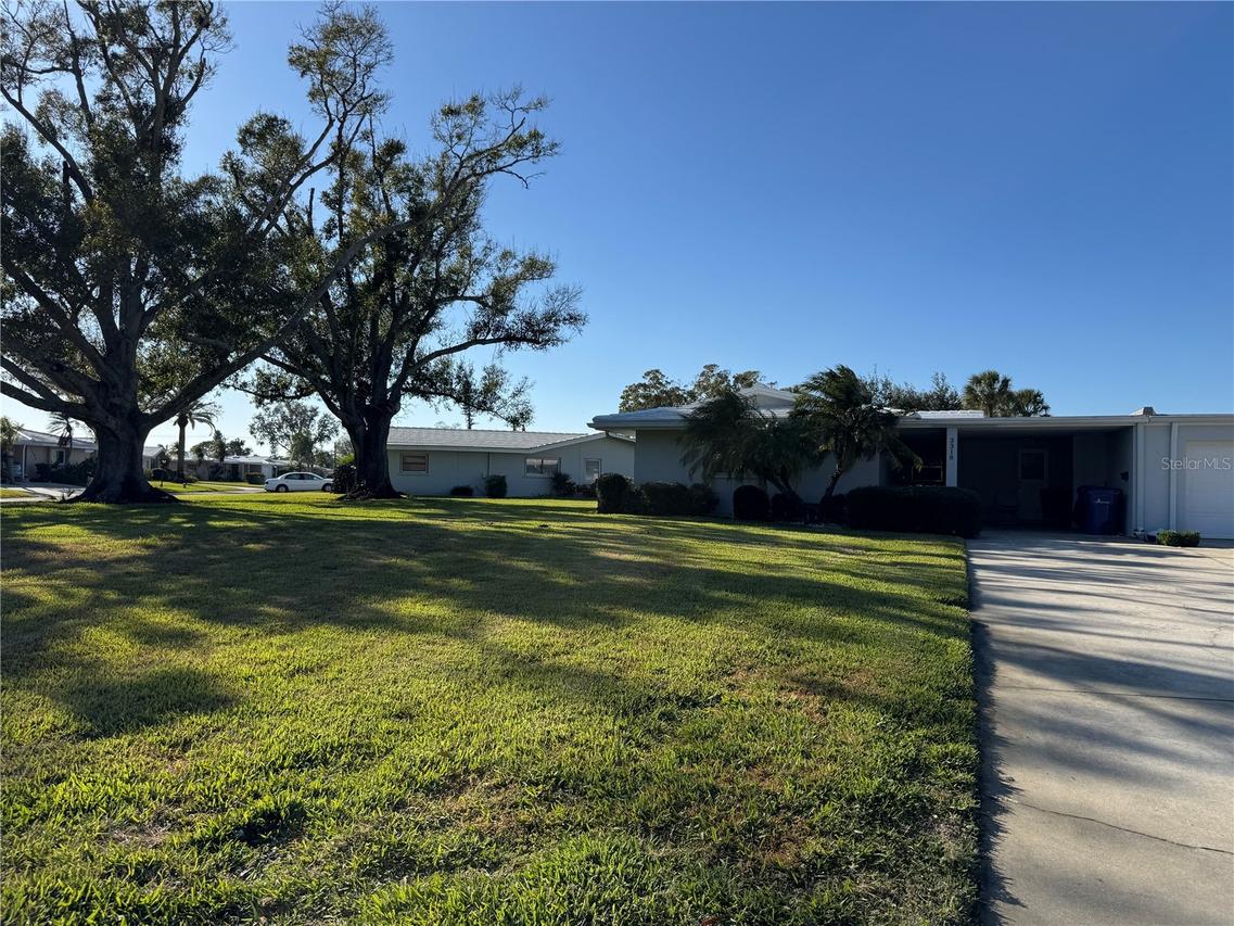 3318 Village Green Dr. #823, Sarasota, FL 34239