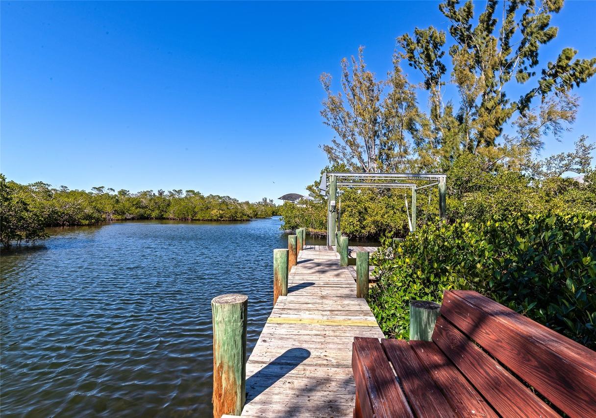 950 Oxford Dr., Englewood, FL 34223