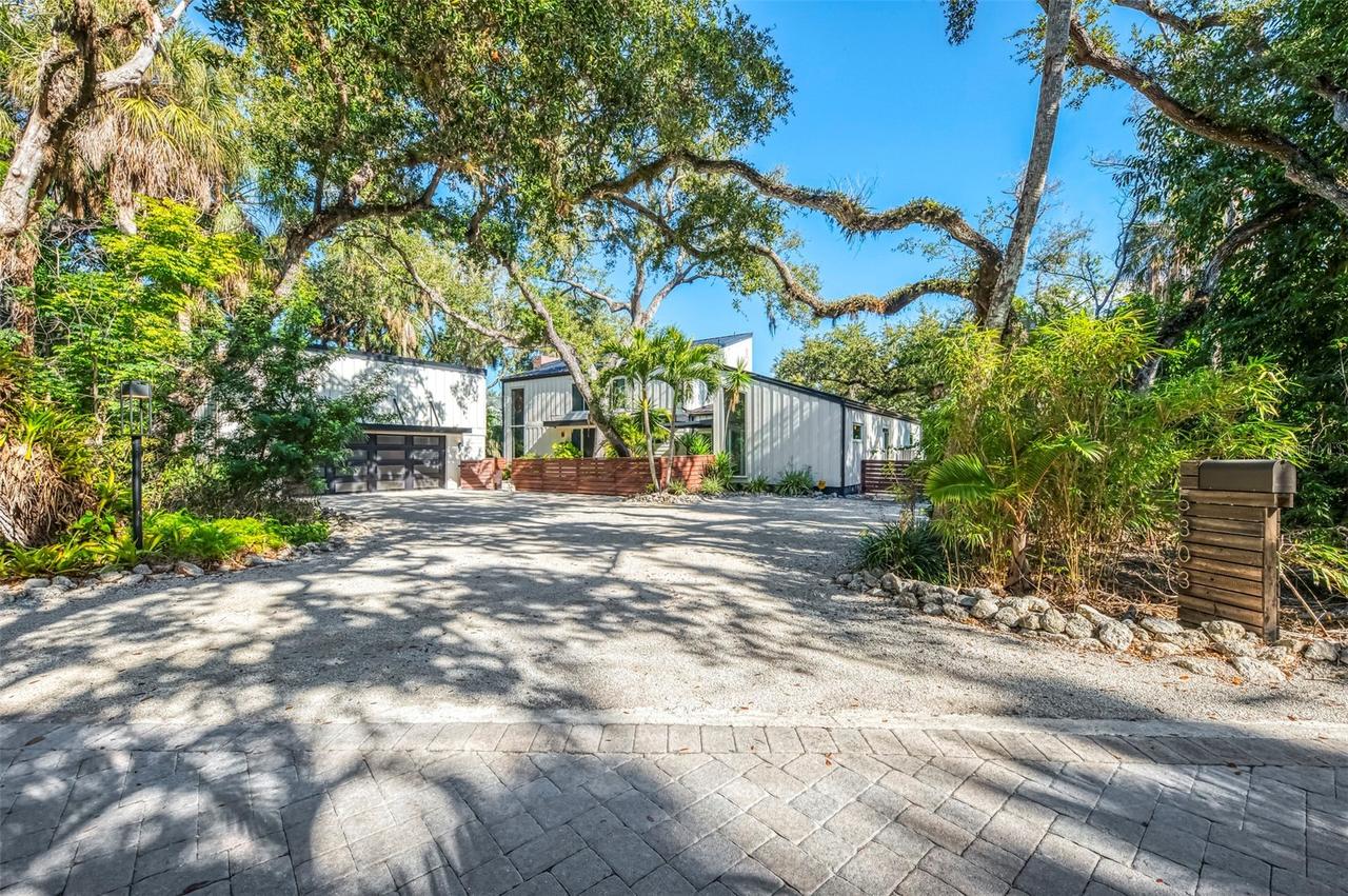 5303 Hidden Harbor Rd., Sarasota, FL 34242